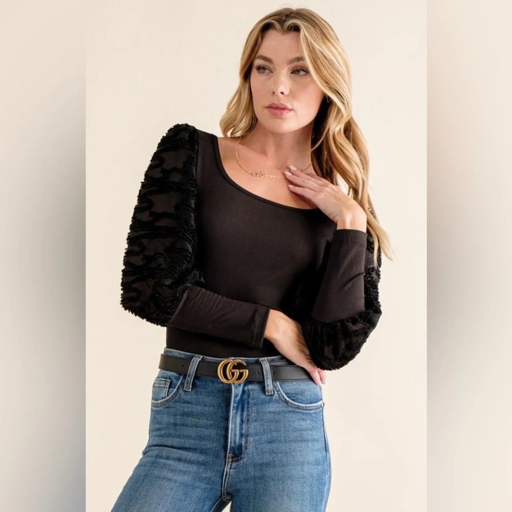 And The Why Textured Puff Sleeve Bodysuit - Picture 4 of 5